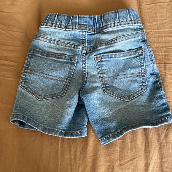 Who wears short shorts? - Picture 2 of 2